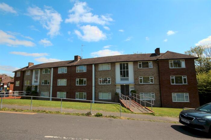 2 Bedroom Flat To Rent In Denecroft, Eldred Avenue, Westdene, BN1