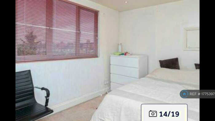 5 Bedroom Terraced House To Rent In Ashurst Drive, Essex, IG2