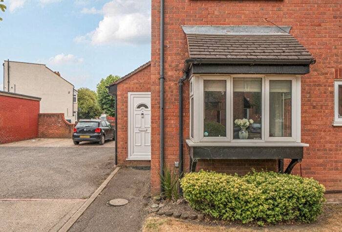 1 Bedroom End Of Terrace House For Sale In Firs Close, Mitcham, CR4