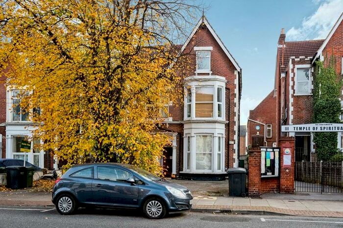 Flat To Rent In Victoria Road South, Southsea, Hampshire, PO5