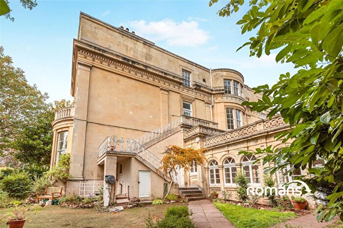 3 Bedroom Flat To Rent In Clifton Park, Bristol, BS8