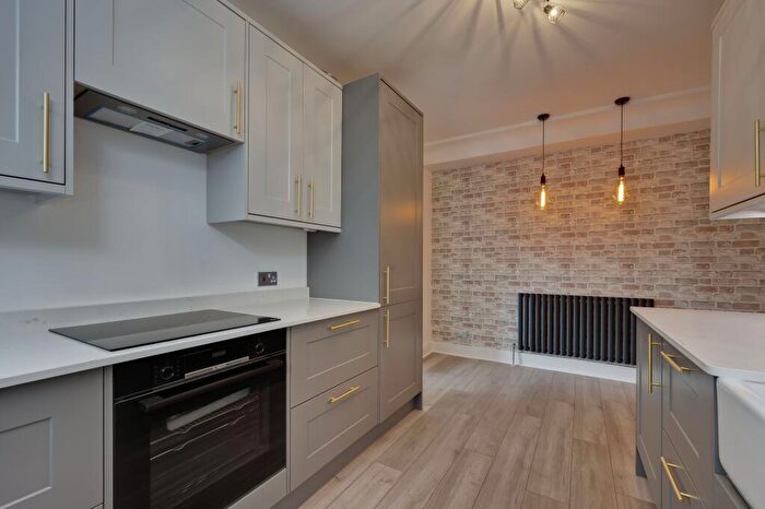 2 Bedroom Maisonette To Rent In Elmgrove Road, Weybridge, KT13