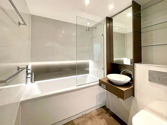 1 Bedroom Flat To Rent In Chronicle Tower, B City Road, London, EC1V