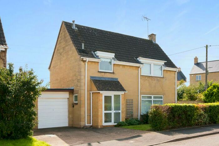 3 Bedroom Detached House To Rent In Cherry Tree Drive, Cirencester, Gloucestershire, GL7