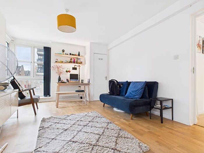 2 Bedroom Flat For Sale In Sherwood Gardens, London, E14