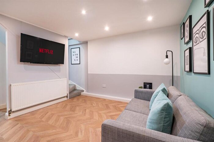 4 Bedroom House To Rent In Chandos Street, Sheffield, S10