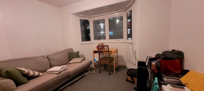 1 Bedroom Flat To Rent In High Trees, Tulse Hill, London, SW2