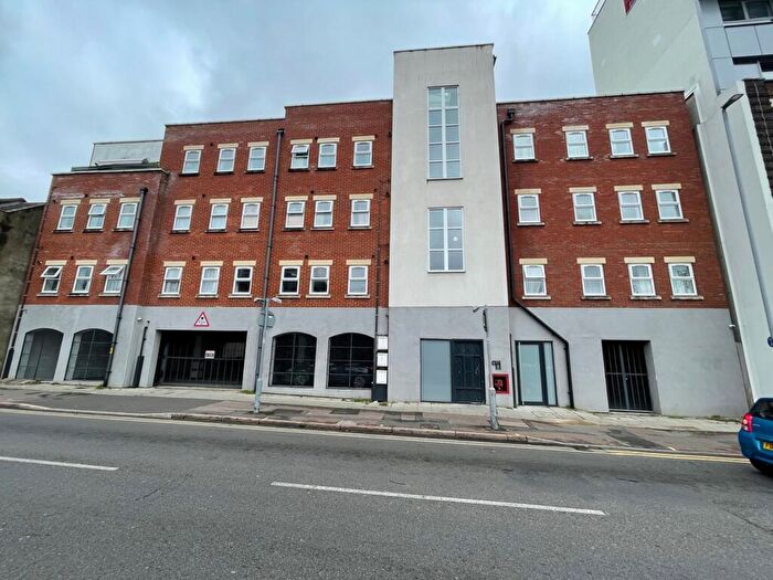 1 Bedroom Flat To Rent In Bedford Heights, Old Bedford Road, LU2