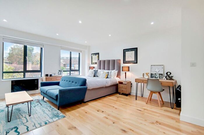 Studio To Rent In North Street, Stocks House, KT22