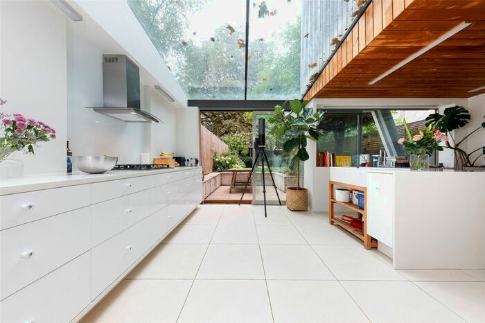 4 Bedroom Property To Rent In Queensbridge Road, Hackney, E8