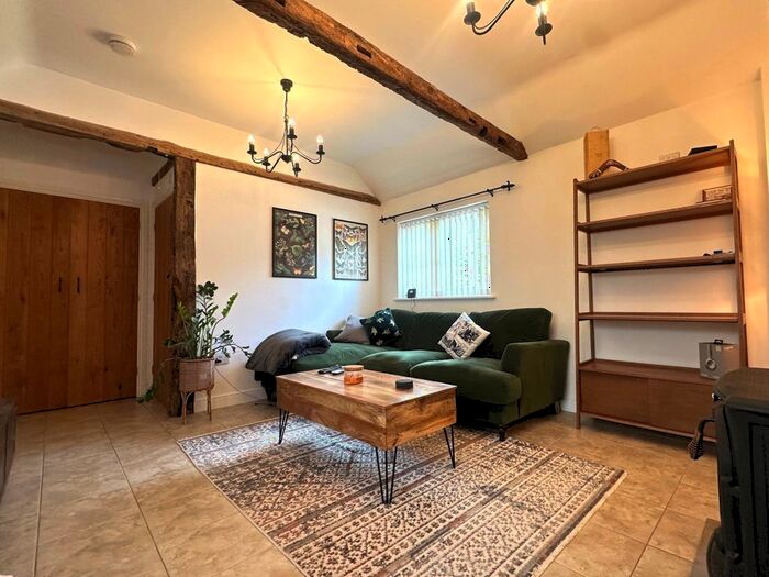 1 Bedroom Barn Conversion To Rent In Kingsford Street, Mersham, Ashford, TN25