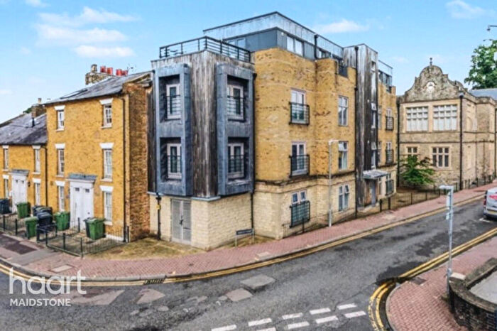 1 Bedroom Apartment For Sale In Church Street, Maidstone, ME14