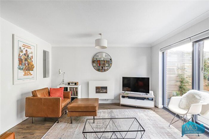 4 Bedroom Semi Detached House For Sale In Osier Crescent, London, N10