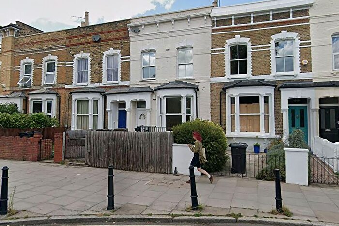 3 Bedroom Flat For Sale In Evering Road, Stoke Newington, London, N16