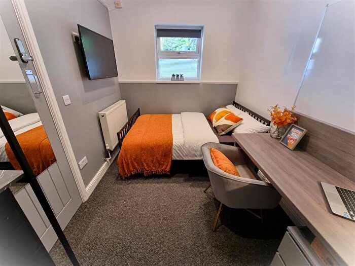 Studio To Rent In Yarborough Road - Studio Available Now, LN1