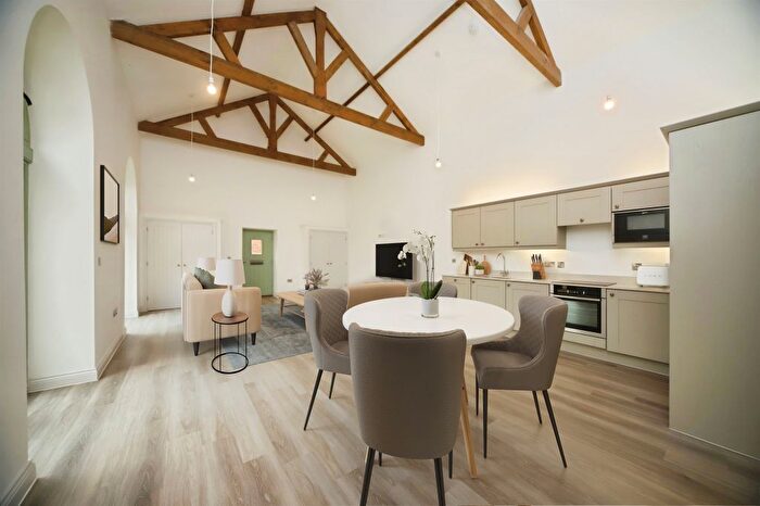 2 Bedroom Barn Conversion For Sale In Sandhill Park, Bishops Lydeard, Taunton, TA4