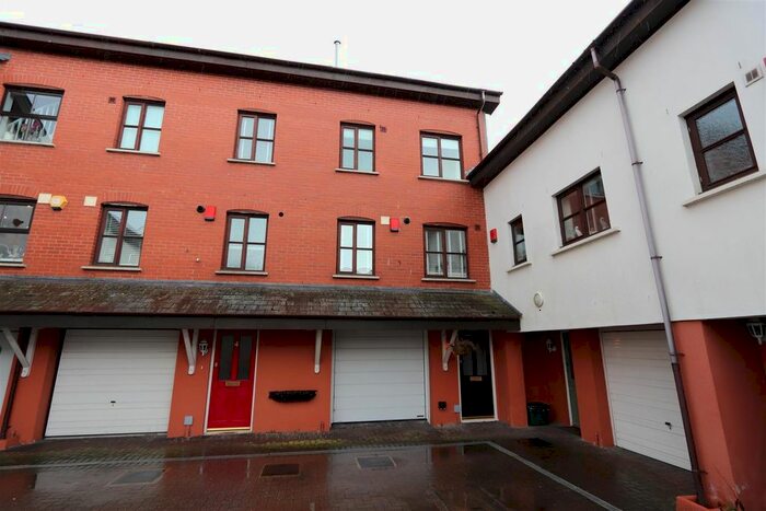 3 Bedroom Town House To Rent In Luxton Court, Cullompton, EX15