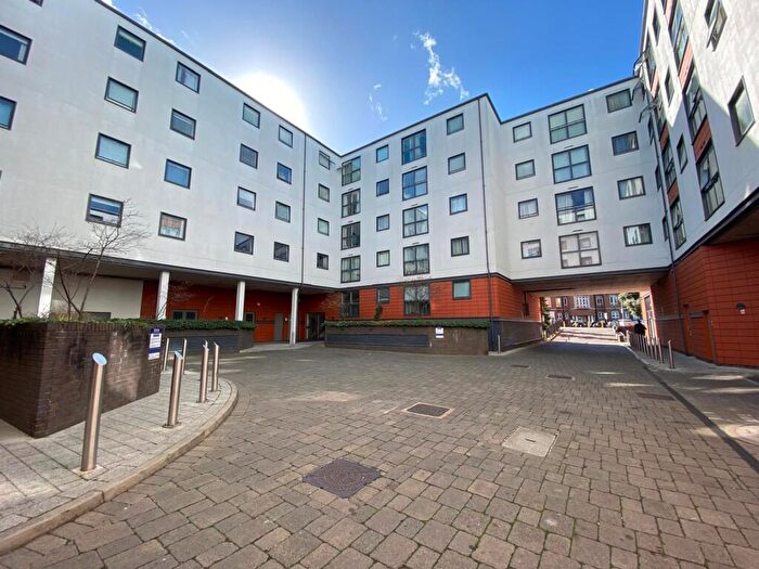 1 Bedroom Flat To Rent In Church Street, Epsom, KT17