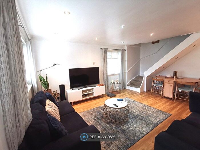 2 Bedroom Semi-Detached House To Rent In Newgate Road, Sale, M33