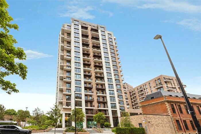 2 Bedroom Flat To Rent In Bow View Apartments, Maple Mews, London, E3
