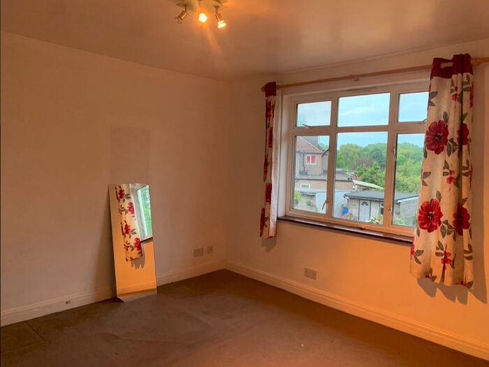 3 Bedroom Flat To Rent In Malvern Gardens, Harrow, HA3