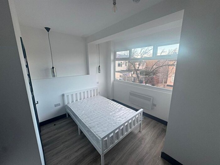 1 Bedroom Studio To Rent In Woodmansterne Road, London, SW16
