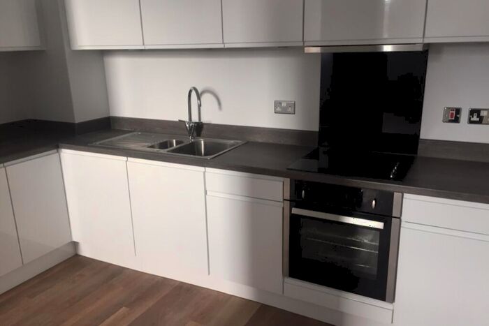 2 Bedroom Flat To Rent In Tate House, - New York Road, Leeds, West Yorkshire, LS2