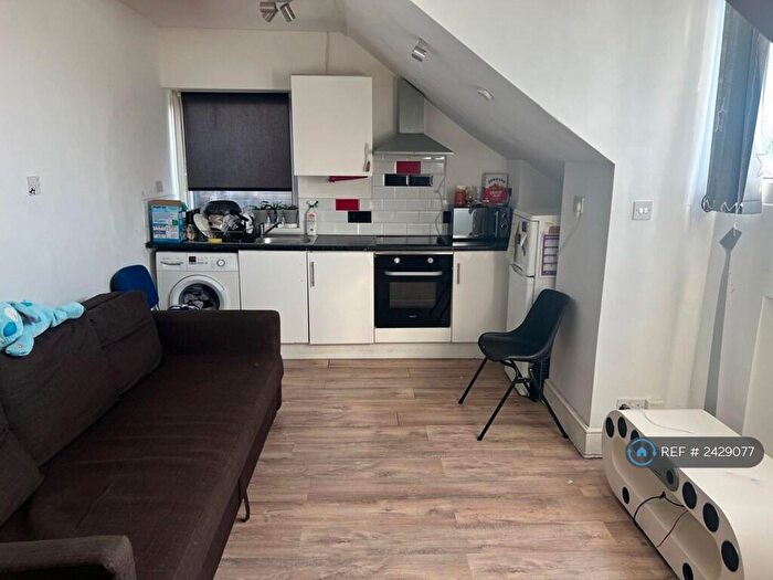 1 Bedroom Flat To Rent In Bingham Road, Nottingham, NG5