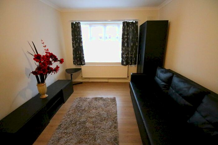 Studio To Rent In Mandeville Road, Isleworth, Greater London TW7