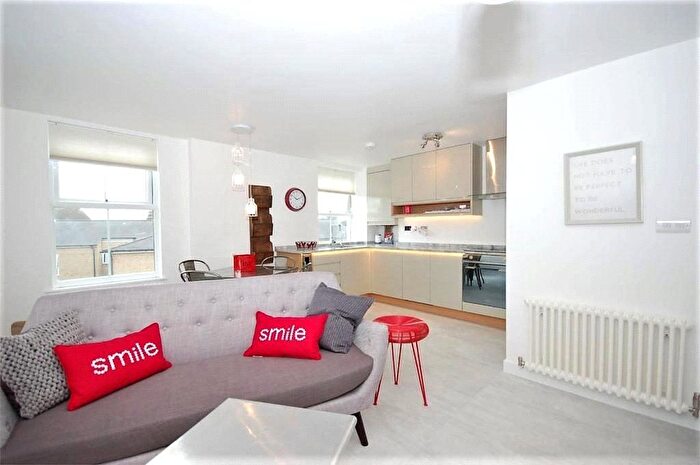 3 Bedroom Flat To Rent In Bank Buildings, High Street, Willesden, London, NW10