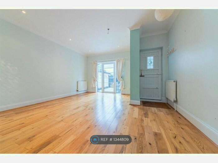 3 Bedroom Detached House To Rent In Shelford Road, Trumpington, Cambridge, CB2