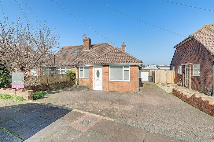 3 Bedroom Chalet For Sale In Sackville Crescent, Broadwater, Worthing, West Sussex, BN14