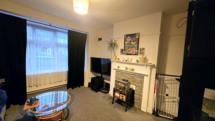 3 Bedroom Property To Rent In Kings Avenue, Greenford, UB6