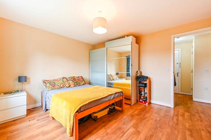 1 Bedroom Flat For Sale In Caledonian Road, London, N7