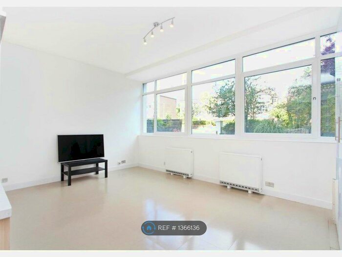 1 Bedroom Flat To Rent In Kersfield House, London, SW15
