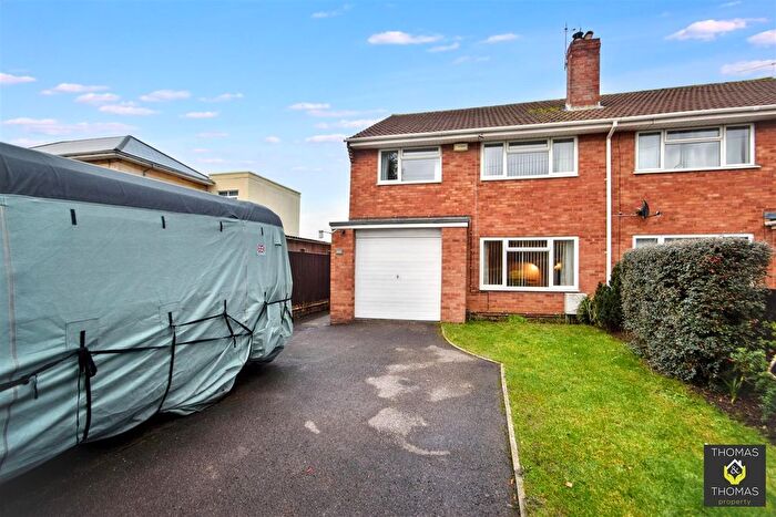 4 Bedroom Semi-Detached House For Sale In Hucclecote Road, Gloucester, GL3