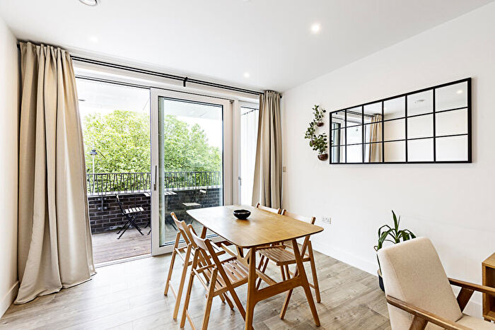 2 Bedroom Flat To Rent In Beck Square, London, E10