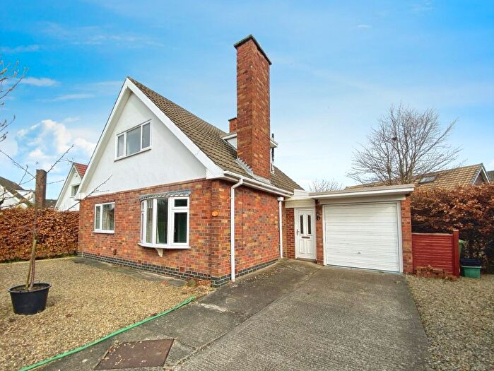 2 Bedroom Detached House To Rent In Lawnway, York, YO31