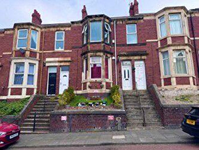 2 Bedroom Flat For Sale In Rectory Road, Gateshead, Tyne And Wear, NE8