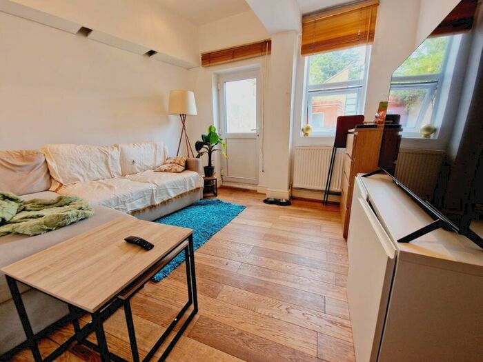 1 Bedroom Flat To Rent In Melville Road, Waltham Forest, E17