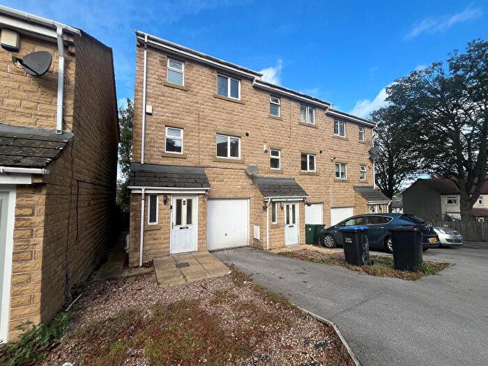 4 Bedroom End Of Terrace House For Sale In Platt Court, Shipley, BD18