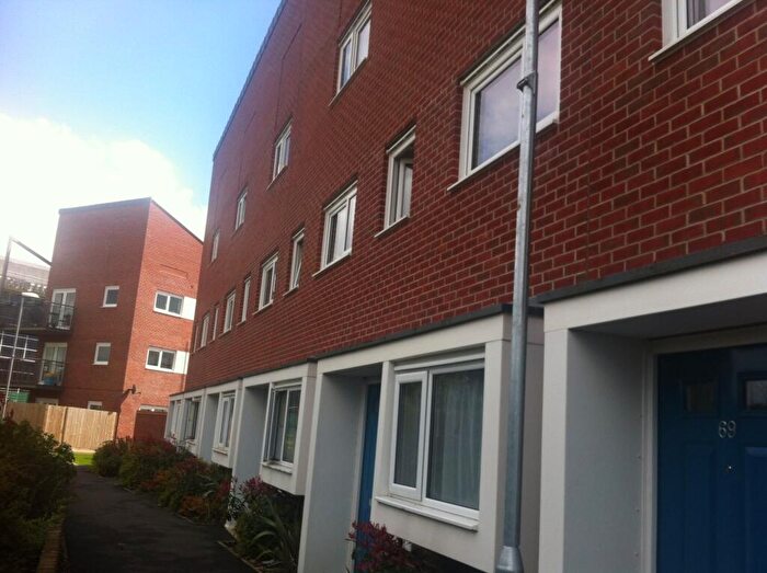 5 Bedroom House To Rent In Aviation Avenue, Hatfield, AL10