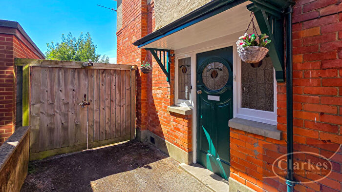 2 Bedroom Flat For Sale In Victoria Park Road, Bournemouth, Dorset, BH9