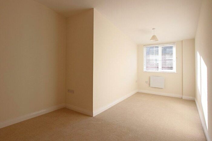 2 Bedroom Apartment To Rent In Castle Street, Banbury, Oxon, OX16