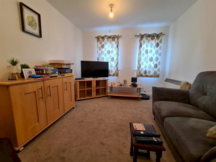 2 Bedroom Flat To Rent In Bridge Street, Thrapston, Kettering, NN14