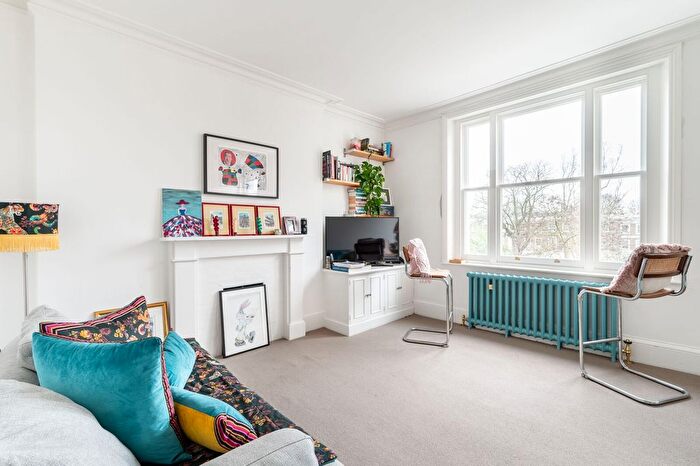 1 Bedroom Flat To Rent In St James Gardens, Holland Park, W11