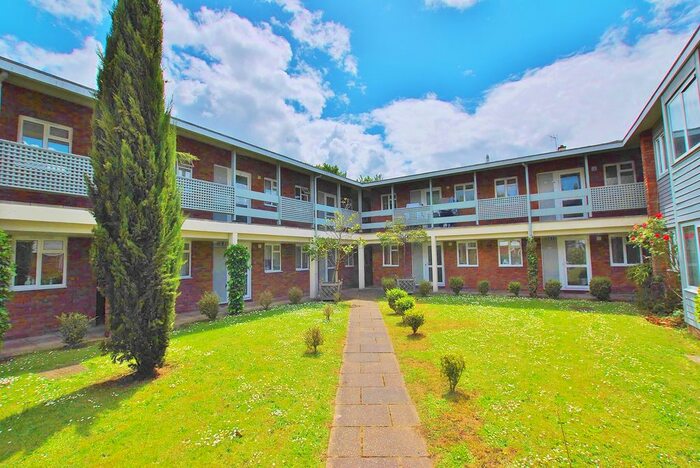 1 Bedroom Flat To Rent In Cross Lanes, Guildford, GU1