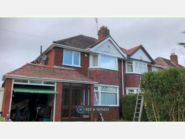 3 Bedroom Semi-Detached House To Rent In Clive Road, Birmingham, B32