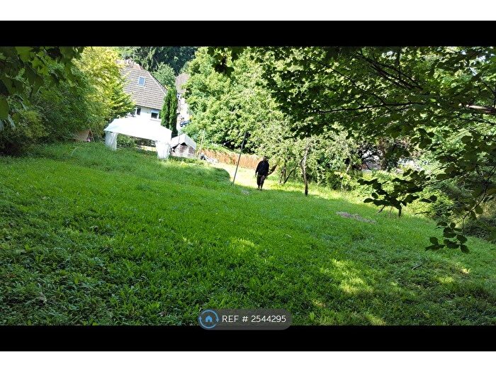 2 Bedroom Maisonette To Rent In Hemdean Road, Reading, RG4