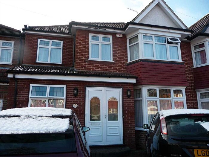 4 Bedroom Semi-Detached House To Rent In Braithwaite Gardens, Stanmore, Stanmore, HA7